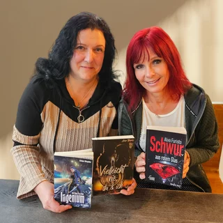 Zwi Autorinnen Cerstin Rapske und Alva Foristo mit ihren 3 Buchvorstellungen